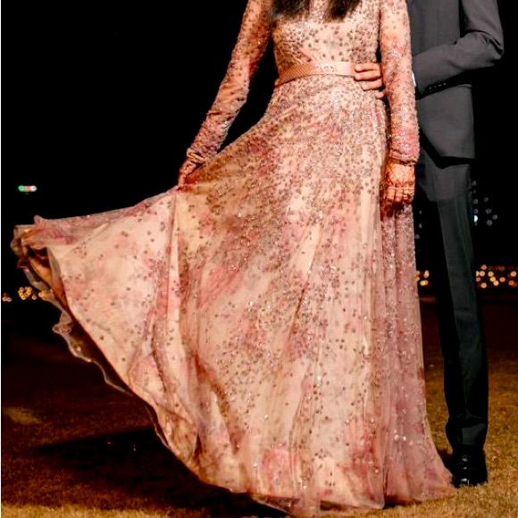 Sabyasachi blush pink gown - Fits a size 6. Comes with an adjustable belt - Picture 2 of 6